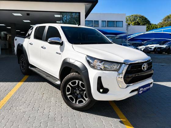 TOYOTA HILUX 2.8 D-4D TURBO DIESEL CD SRV 4X4 AUTOMÁTICO TOYOTA HILUX 2.8 D-4D TURBO DIESEL CD SRV 4X4 AUTOMÁTICO
